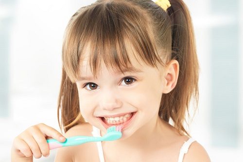 Vệ sinh răng miệng cho trẻ đúng cách - Các mẹ nên tham khảo 1